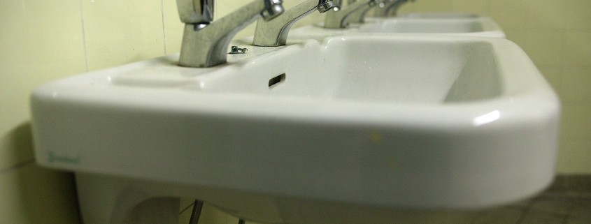 bathroom-sink-1104465_1920